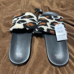 Time and Tru leopard/cheetah fleece slide sandal